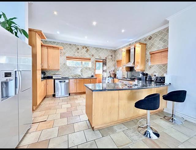 4 BEDROOM HOUSE FOR SALE IN PECANWOOD ESTATE